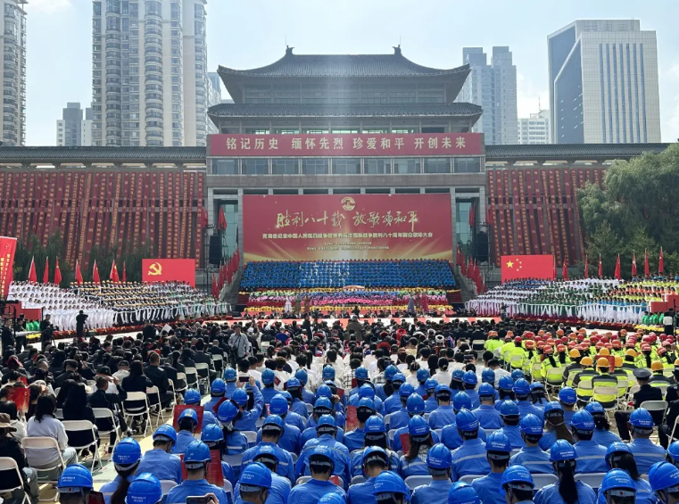 省物產(chǎn)集團(tuán)職工合唱方陣參加青海省紀(jì)念中國人民抗日戰(zhàn)爭暨世界反法西斯戰(zhàn)爭勝利80周年群眾歌詠大會(huì)