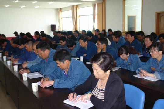 青海物產(chǎn)工業(yè)投資有限公司、青海長(zhǎng)春炭素有限公司召開(kāi)貫徹省第十二次黨代會(huì)精神學(xué)習(xí)傳